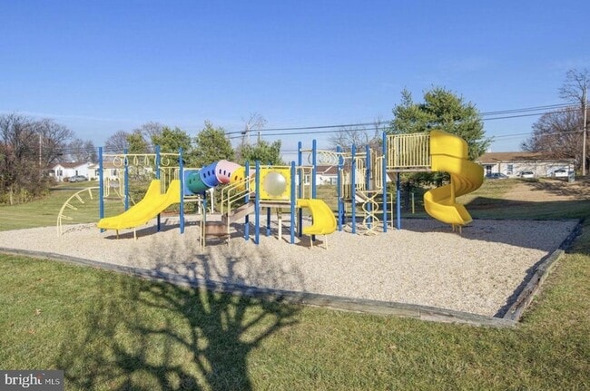 Building Photo - 157-110 Brookland Terrace