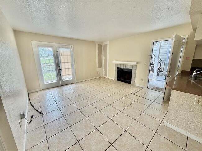 Building Photo - 2550 N Alafaya Trail