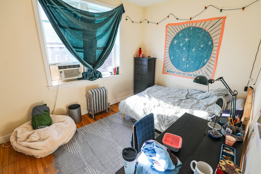 Building Photo - 325 Saint Paul St