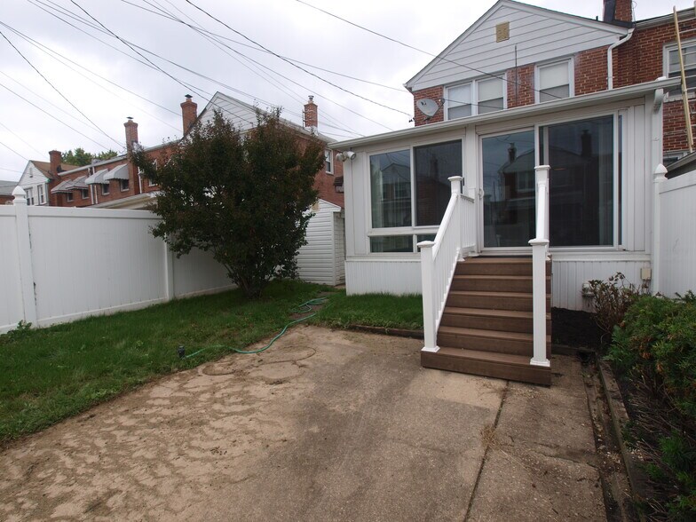 Rear view 2 - 3422 McShane Way