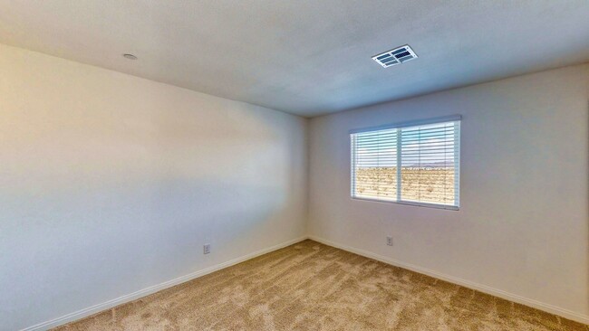 Building Photo - "Spacious 3-Bed Townhouse with Granite Tou...