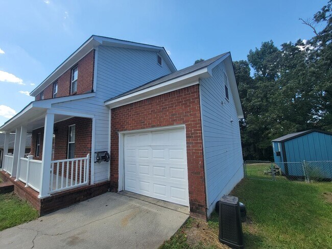 Building Photo - 1846 S Barton Dr