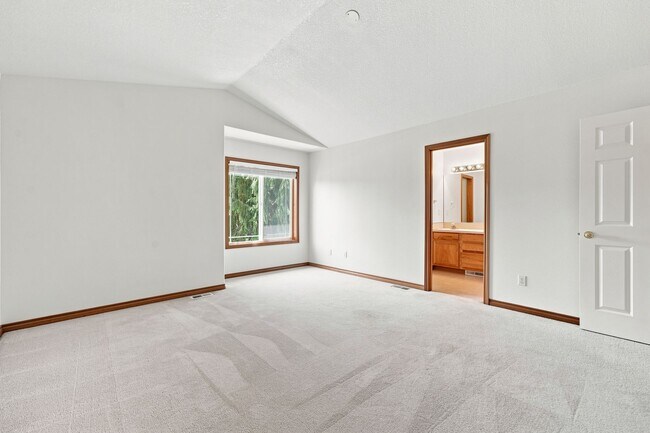 Building Photo - 3203 NE 171st Ave