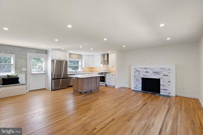 Building Photo - 706 Sonora Ave