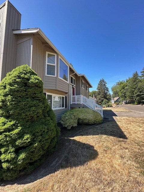 Building Photo - 7460 SW Elmwood St