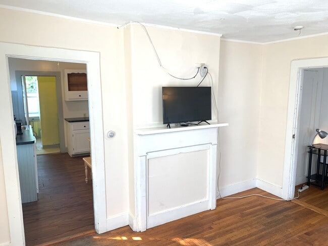 Building Photo - 15 Simmons St