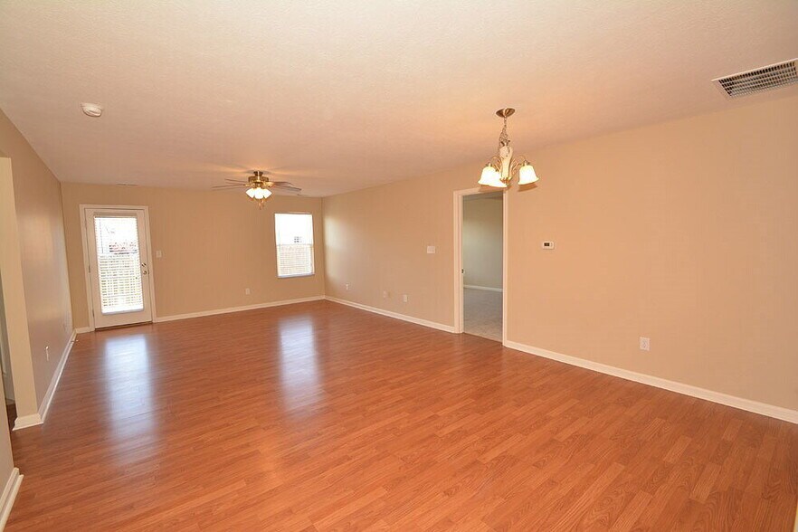 Building Photo - 5544 Wild Horse Dr