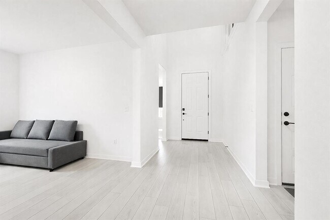 Building Photo - 6401 Velvet Leaf Ln