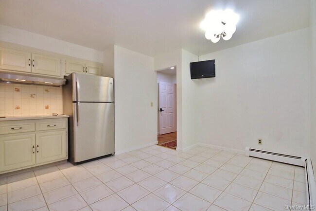 Building Photo - 570 Manville Rd