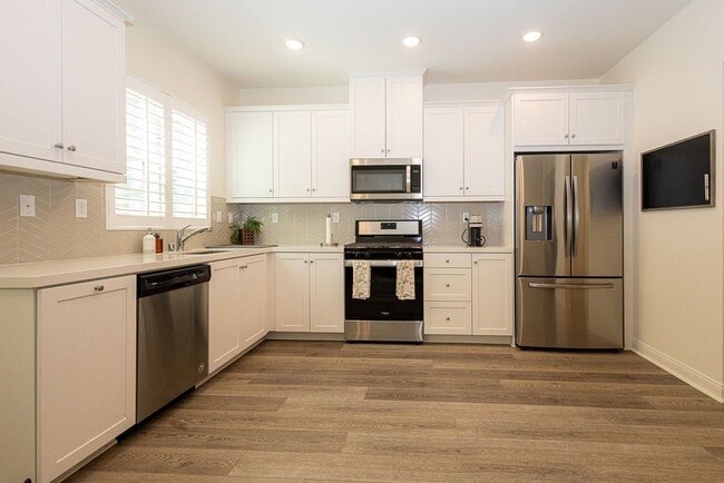Building Photo - Bright and Airy Split-Level Townhouse in W...