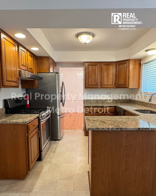 Building Photo - 4-Bedroom Single-Family Home in Troy, Michigan