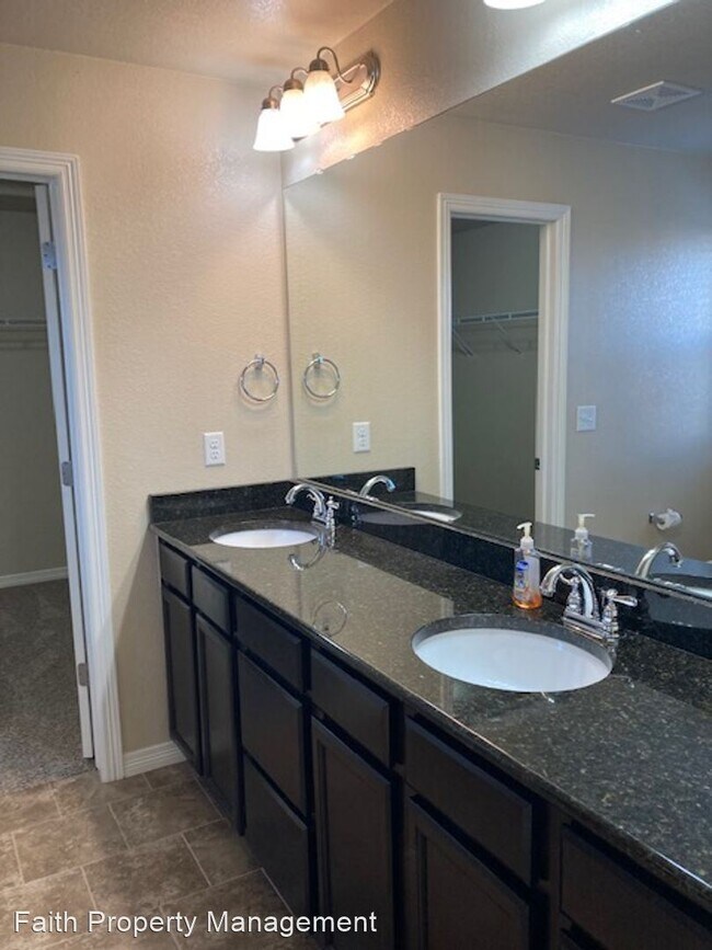 Building Photo - 4 br, 3.5 bath House - 2745 Branding Iron Way