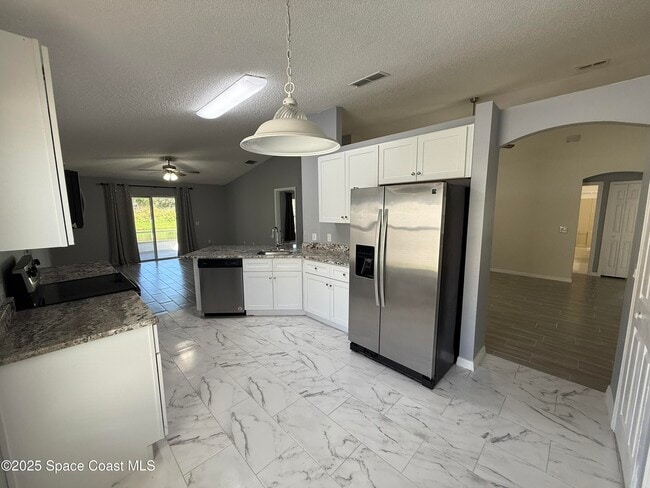 Building Photo - 209 Grand Preserve Way