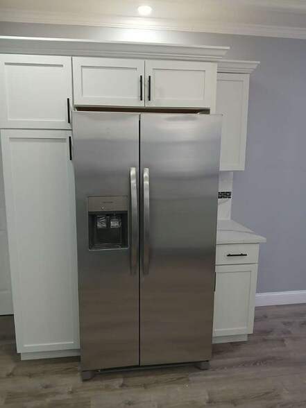 Building Photo - 938 Albany St