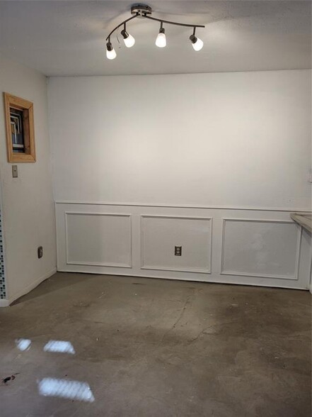 Building Photo - 12207 W Village Dr
