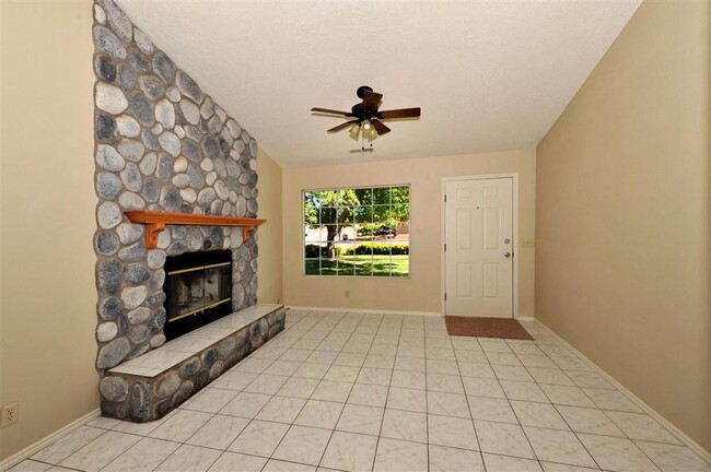 Building Photo - Cozy 3 Bedroom Home in St. George!