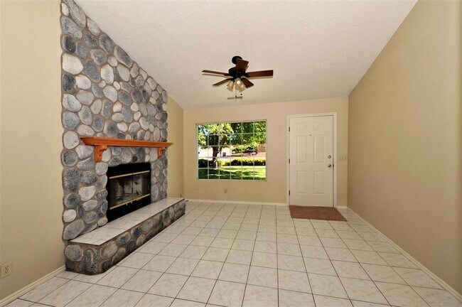 Building Photo - Cozy 3 Bedroom Single-Level Home on Corner Lot in St. George