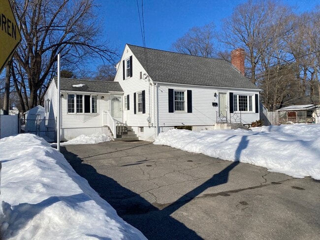 Building Photo - 2 Kay St