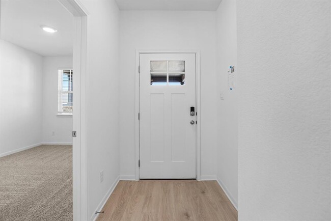 Building Photo - 305 Brooks Ranch Dr