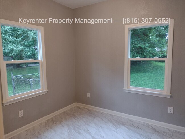 Building Photo - 1419 S Willow Ave