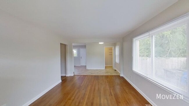 Building Photo - 1109 N King Charles Rd