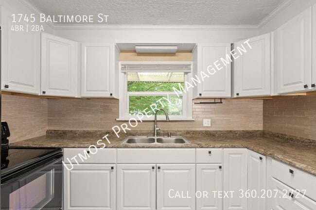 Building Photo - 1745 Baltimore St