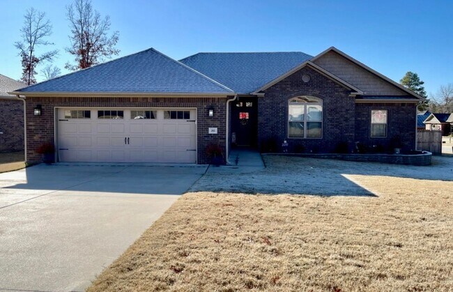 Primary Photo - 202 Crestwood Ln