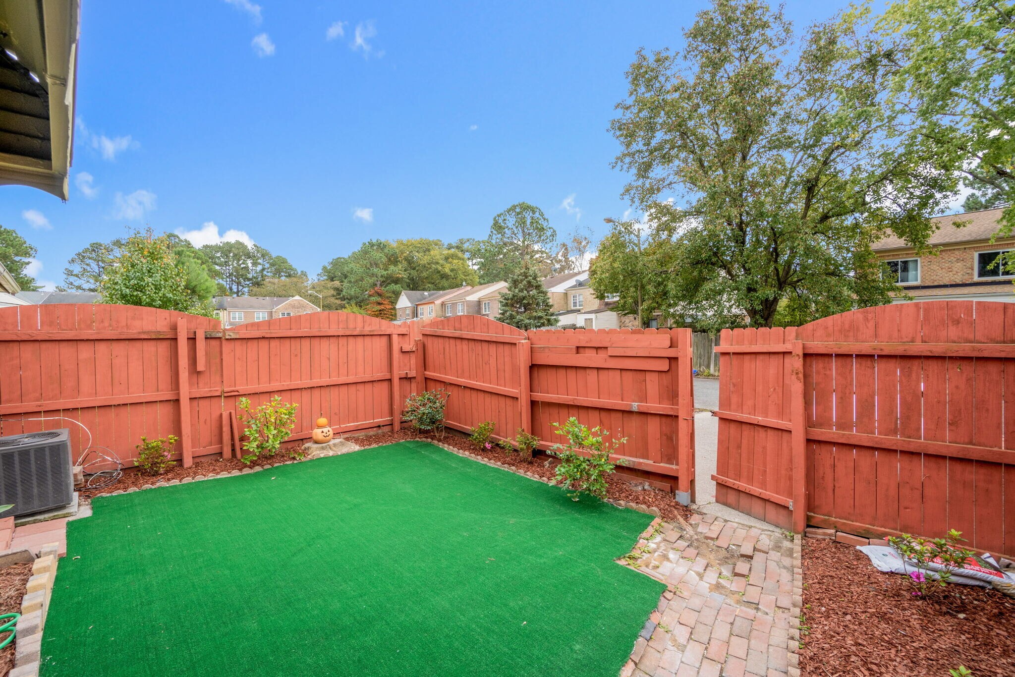 Building Photo - 5213 Clover Hill Dr