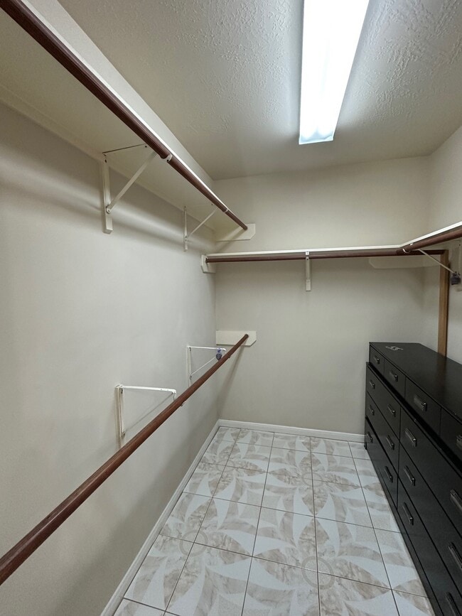 Building Photo - 3101 Meadow Bay Dr