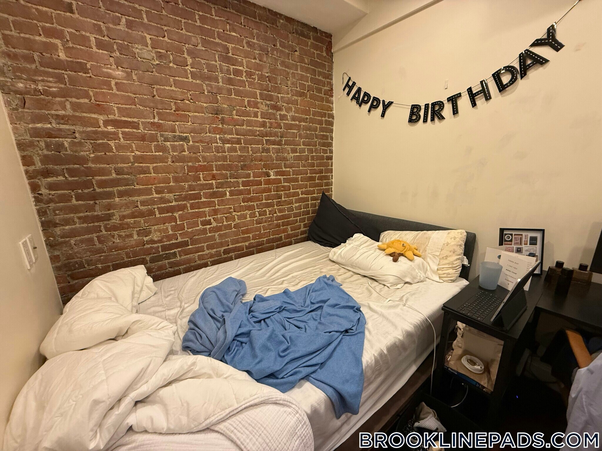 Building Photo - 1203 Beacon St