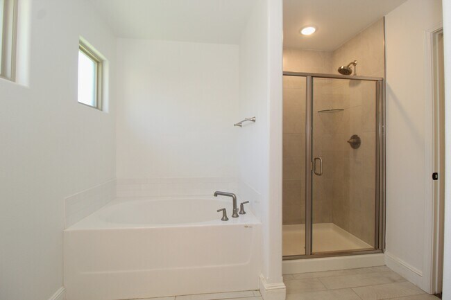 Building Photo - 1500 Ari Ave