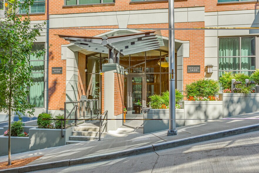 Building Photo - 1420 Terry Ave