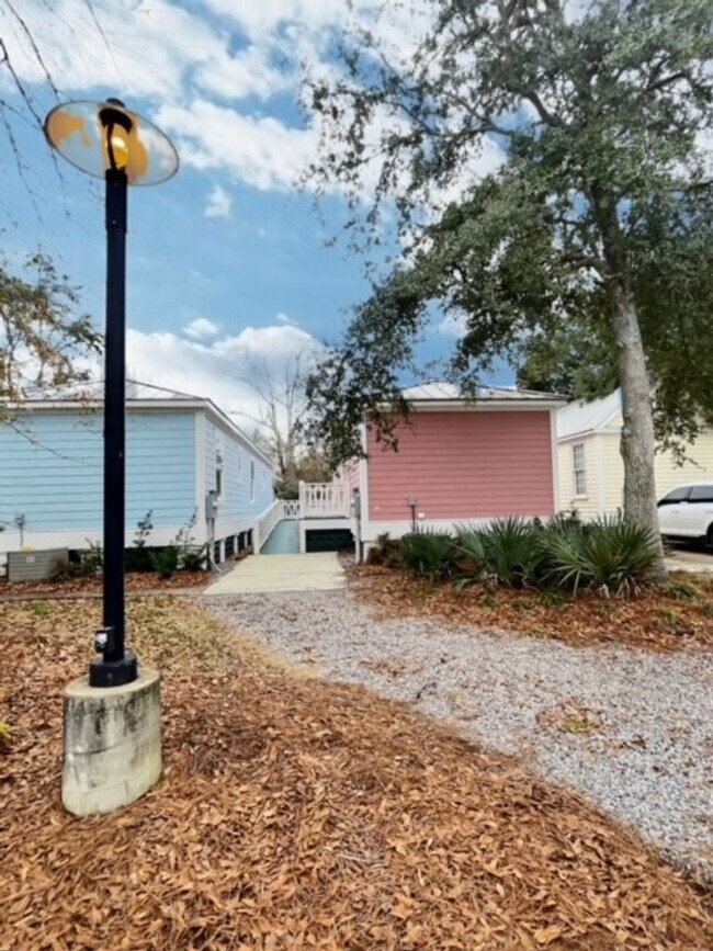 Building Photo - 2 Bedroom Cottage Near Downtown Ocean Springs