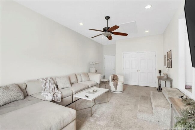 Building Photo - 5008 Shimmer Dr