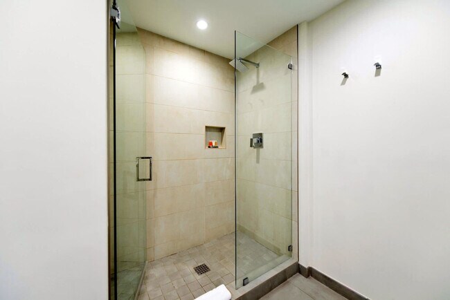 Building Photo - 777 N Ocean Dr