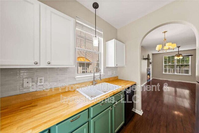 Building Photo - 8130 Kings Creek Dr