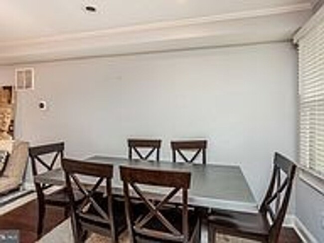 Building Photo - Gorgeously Renovated Upper Fells Point 2bd...