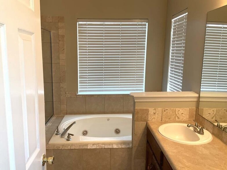 Building Photo - 2405 Boone Ct