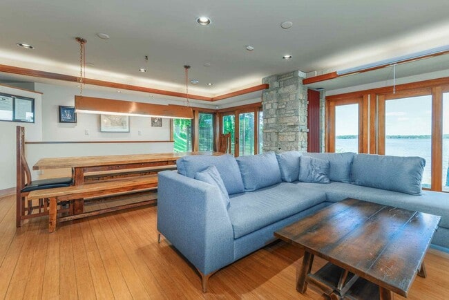Building Photo - Lake Mendota Dream Home in Desirable Sprin...