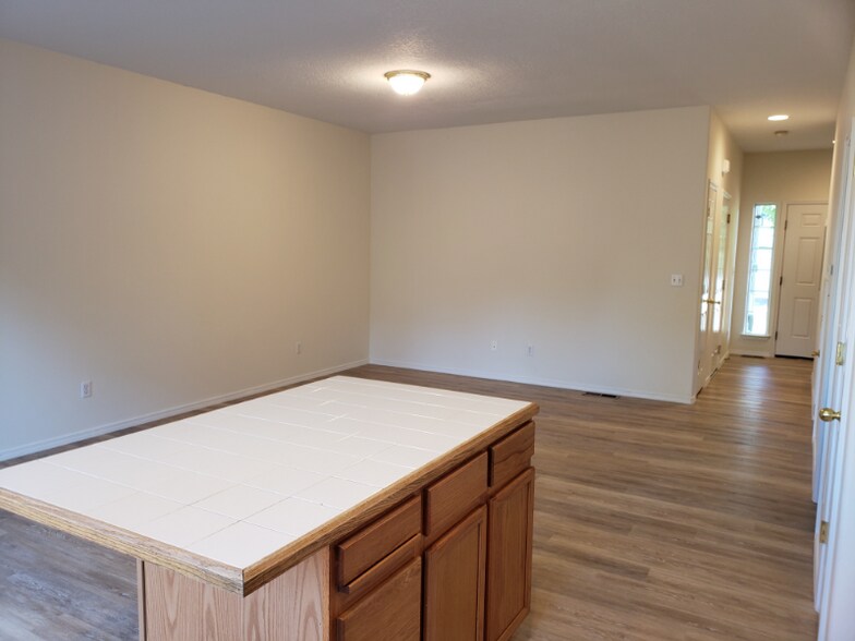 Building Photo - 18579 SW Takena Ct