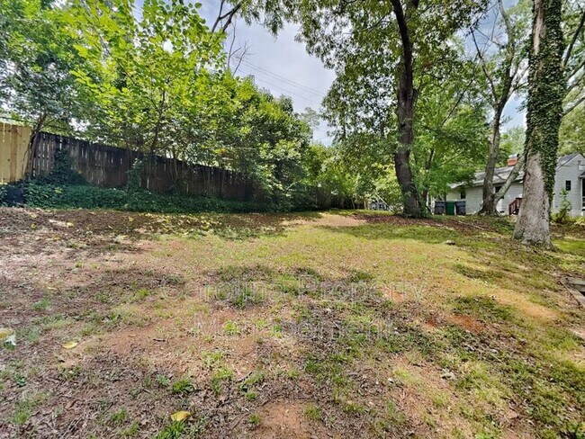 Building Photo - 2633 Brentwood Pl
