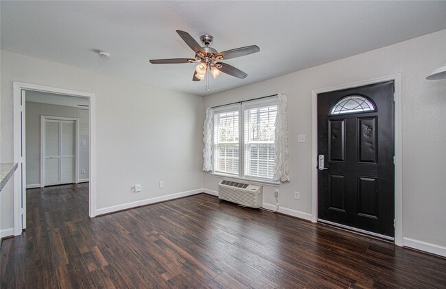 Building Photo - 1519 W 12th St