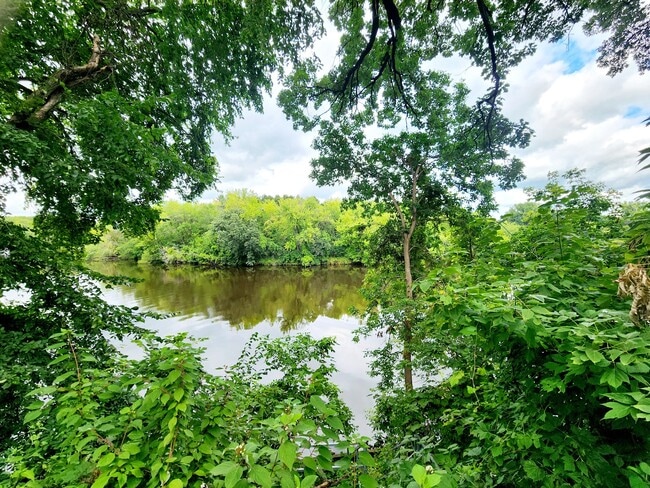 Building Photo - 3536 Rum River Dr