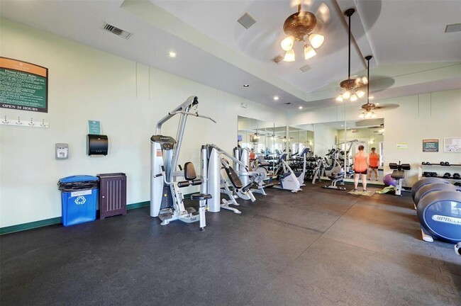 Building Photo - 300 Briar Park Dr