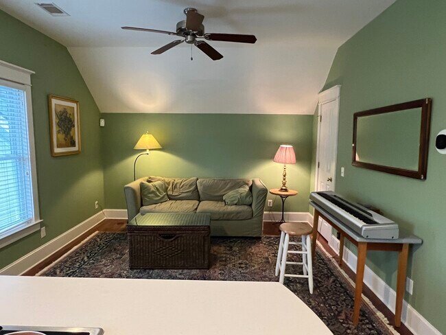 Apartment Dining room - 39 Park Sq N