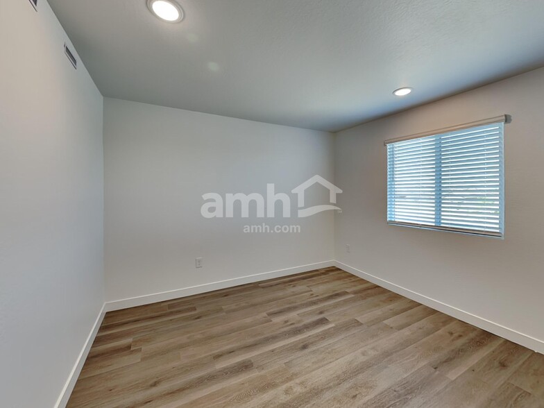 Building Photo - 12503 W Flynn Ln