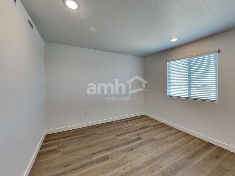 Building Photo - 9729 W Luxton Ln