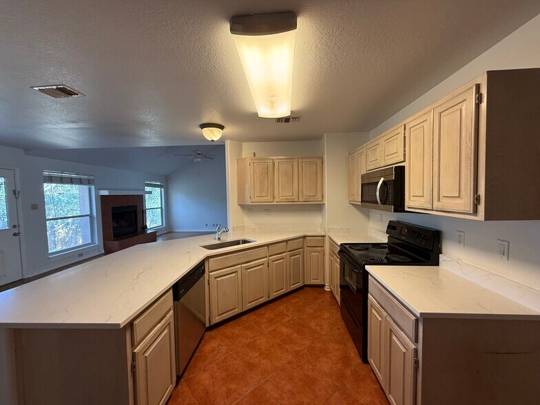 Building Photo - 1907 Summerwood Dr