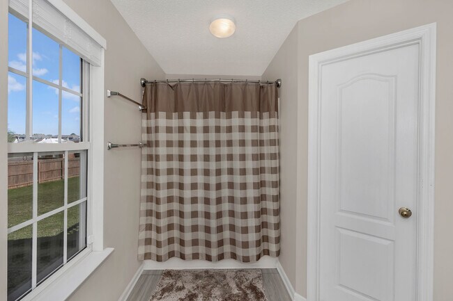 Building Photo - 5981 Vinemont Dr NW
