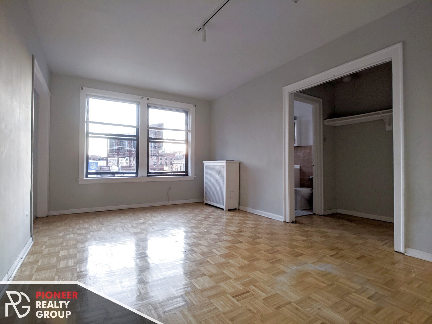 Building Photo - 739 W Belmont Ave